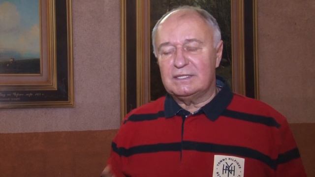 Торговый центр, специализирующийся на продаже канцелярских товаров, вновь открыт смотреть онлайн