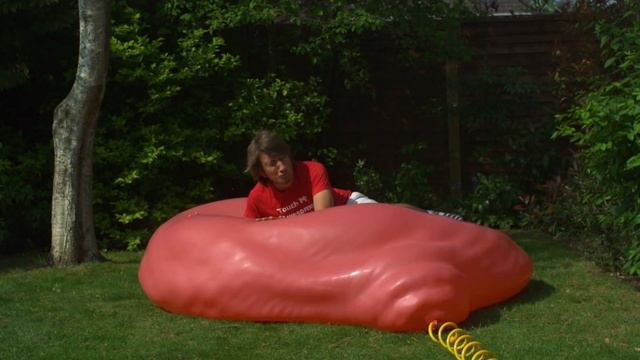 Giant 6ft Water Balloon - The Slow Mo Guys смотреть онлайн