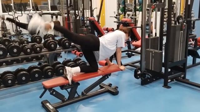 Индивидуальные занятия в тренажерном зале в здании бассейна "Витязь" смотреть онлайн