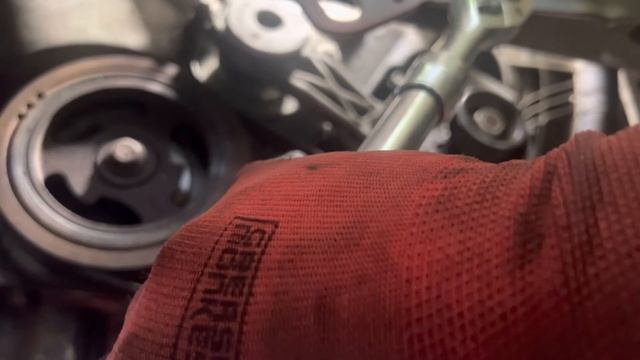 How to install/swap 2011 Ford Escape 3.0 serpentine belt. смотреть онлайн