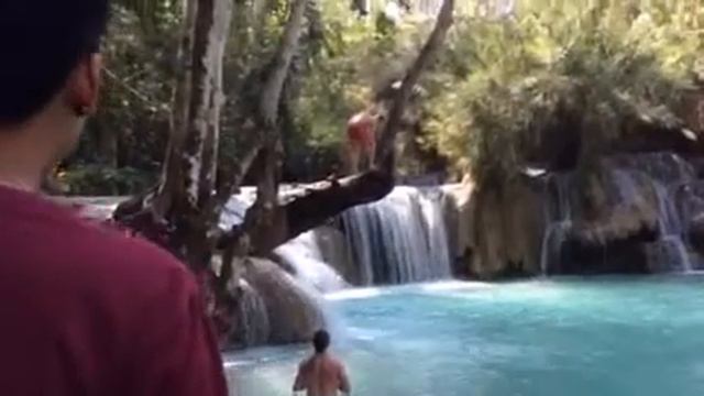 Водопад Куанг Си. Прыжки смельчаков смотреть онлайн