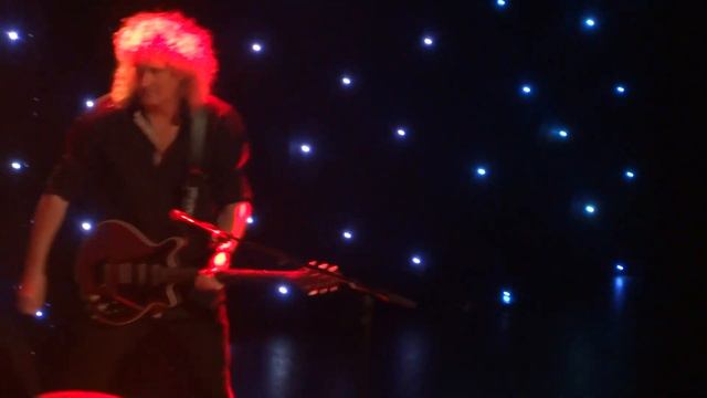 Brian May and Kerry Ellis - Tie Your Mother Down - Dublin 2013 смотреть онлайн