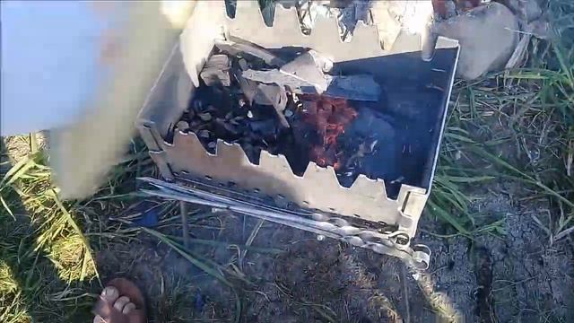 Как БЫСТРО разжечь УГЛИ в мангале с помощью ГАЗЕТНОГО КОЛОДЦА? | BULBASAURY | #15 смотреть онлайн