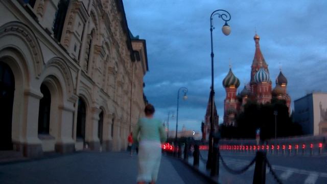 На самокате по Красной смотреть онлайн