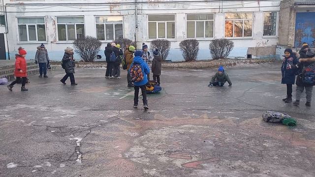скользко возле школы 7 смотреть онлайн