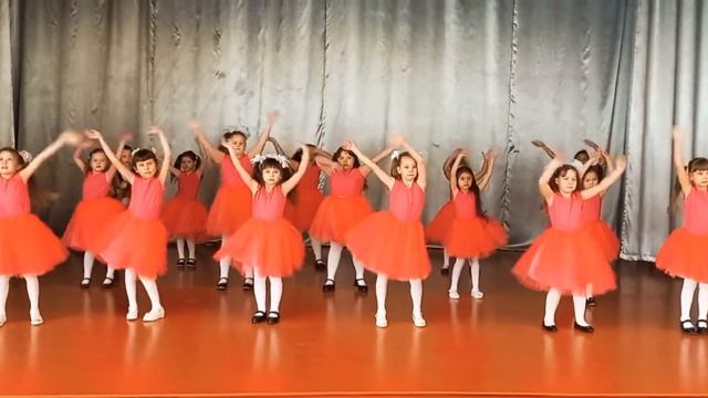 Хореографический коллектив "Каприз " танец "Скучаем по маме" смотреть онлайн