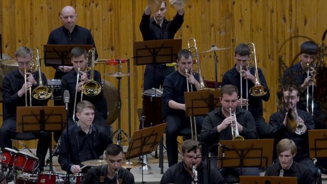 Leonard Bernstein - Overture to "Candide" смотреть онлайн