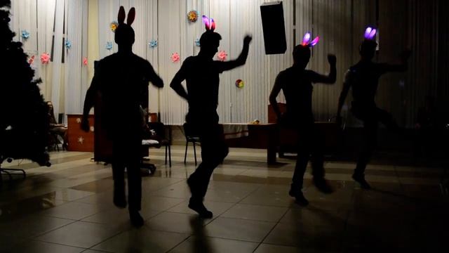 мальчики зайчики танец смотреть онлайн