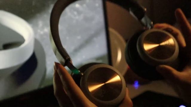 Bang & Olufsen Beoplay H4 Wireless headphones Unboxing | B roll... Kinda? смотреть онлайн