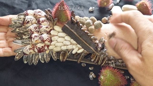 a lot of thorns but ticks are still active смотреть онлайн