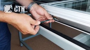 Установка поворотно-откидной фурнитуры СТН-1850.2-11 на алюминиевое окно (Европаз)