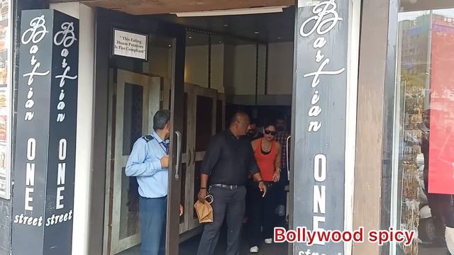 Kareena kapoor khan Saif Ali Khan Taimur Ali Khan Post Lunch At Bastian Bandra смотреть онлайн