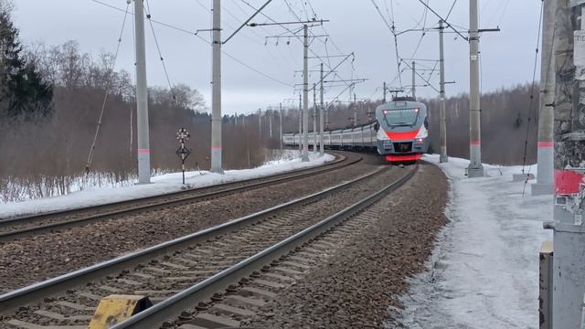 Электропоезд ЭПД-0079 Отправляется с платформы Партизанская