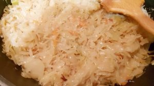 Рулька по-немецки с тушёной квашеной капустой