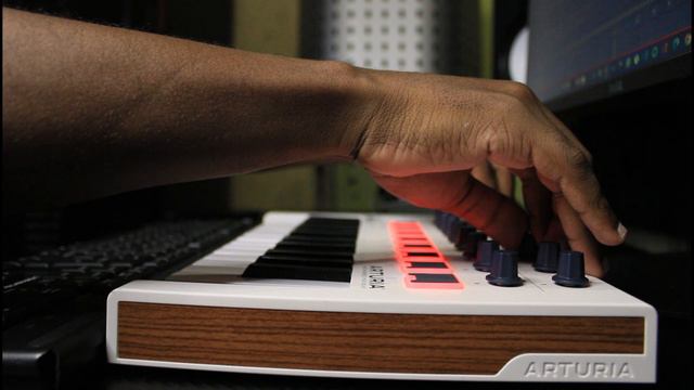 ARTURIA MINI LAB MKII LIVE PERFOMANCE. смотреть онлайн