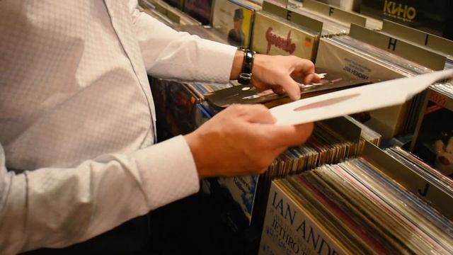 Где и как хранить виниловые пластинки? Срок годности грампластинок / Дом Винила смотреть онлайн