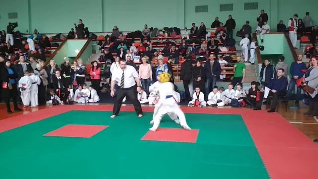 киокушин.Х. запорожье18 марта 18 год ярик 1 бой синий. шлем смотреть онлайн