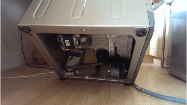 How I fixed my 8kg Hotpoint WMD942 washing machine pump смотреть онлайн