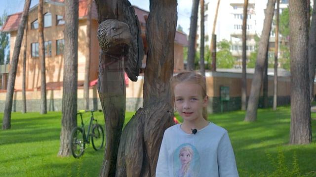 Упражнения рядом со скульптурами. Гимнастика в парке смотреть онлайн