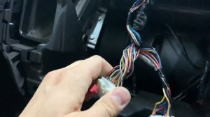 Процесс установки Bluetooth-модуля BVM.audio на Mitsubishi Lancer X / Outlander XL / Peugeot 4007