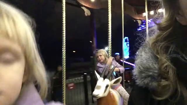 Катаемся на карусели в зоопарке в Вашингтоне, штат ДС. National Zoo, Washington, DC, carousel. смотреть онлайн
