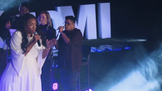 Elaine Martins - Santificação - Live 10 Milhões MK Music смотреть онлайн