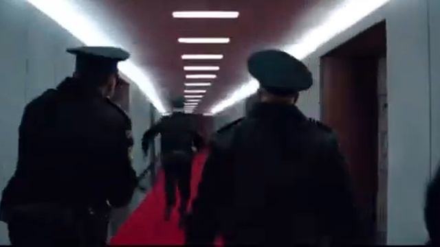 Несколько человек перед виртуальным окном смотреть онлайн
