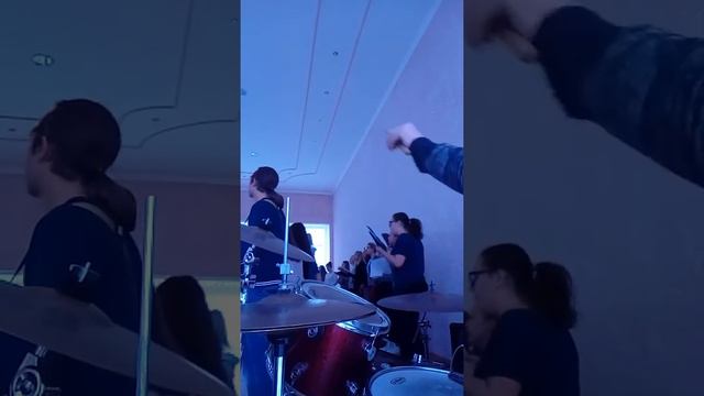 Джаз трио (piano, bass, drums) и Камерный хор СККИ - A Little Jazz Mass - Bob Chilcott смотреть онлайн
