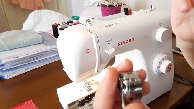Как заправить нить в швейную машину Singer 2250 #какзаправитьнить# смотреть онлайн