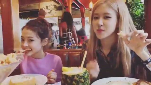 Rose (Blackpink) And Ella Gross_fun_time