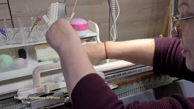 Снуд для мальчиков петлей Мёбиуса. Вязание на машинке. Руководство от А до Я. Разбор ошибок. смотреть онлайн