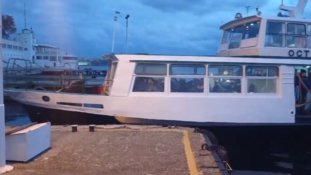 Чёрное море. Севастополь. графская пристань на Нахимова. катер с северной смотреть онлайн