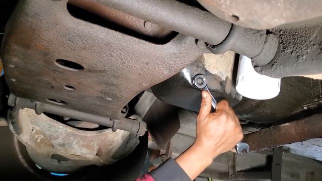 Chevy G-Van oil change on a 350 5.7L engine смотреть онлайн
