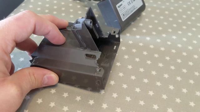 Dyson V8 (215681) Battery Disassembly смотреть онлайн