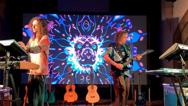 OZRIC TENTACLES ELECTRONIC - SLIDING AND GLIDING - Wycombe Arts Centre -2022-02-12 смотреть онлайн