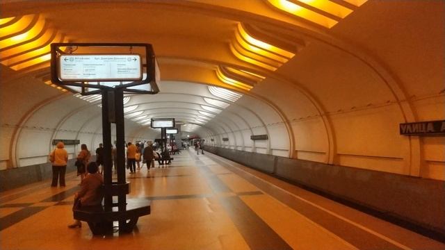 Оранжевое освещение на станции Улица академика Янгеля 2000-2023 Часть 2