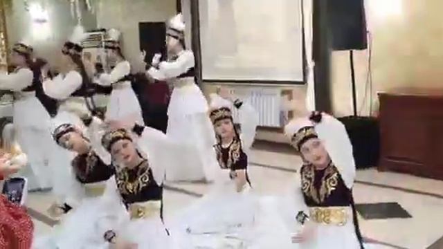 Красивый казахский танец от ансамбля «лотос» смотреть онлайн