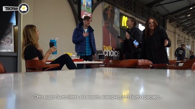 ПОПКОРН НА ГОЛОВУ ЛЮДЯМ ПРАНК / РОЗЫГРЫШ / Реакция девушек / ПРИТУЛА Prank смотреть онлайн