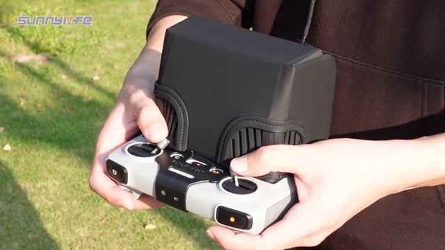 Sunnylife DJI RC Controller Sun Hood Magnetic PU Leather Sunshade for Mini 3/ Pro/ Mavic 3/Air 2S смотреть онлайн