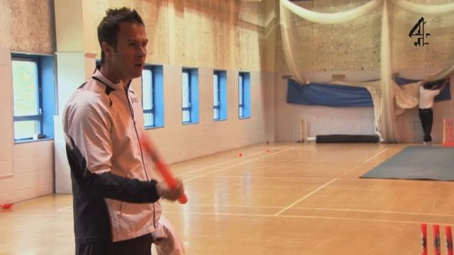 Jamie's Dream School | Michael Vaughan's Cricket Class смотреть онлайн