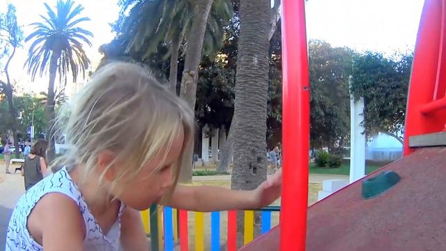 Vlog Испания, Картахена, Нашли огромную божью коровку и бабочку! смотреть онлайн