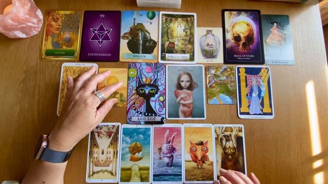 Tarot & Oracle Reading - What's out there waiting to be discovered by you? смотреть онлайн
