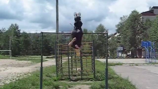 Турник. Соскок из упора оборотом вперёд