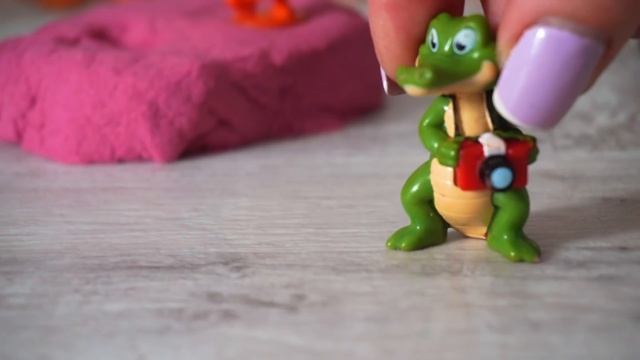 Экскаватор Игрушка. Машины для детей. Экскаватор ищет сюрпризы в песке смотреть онлайн