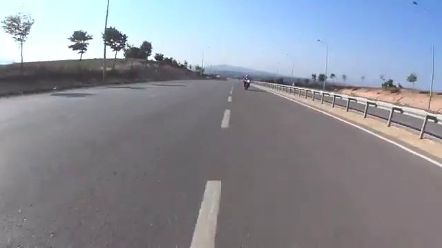 Yamaha yzf R1 vs Suzuki TL 1000r смотреть онлайн