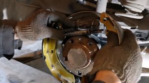 Фольксваген Поло VW POLO меняем задние колодки