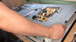 Не разбирайте так Samsung UE40J5000A ремонт подсветки, вскрытие корытом вверх.