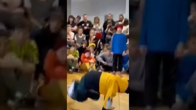 Атмосфера батла по брейк дансу смотреть онлайн