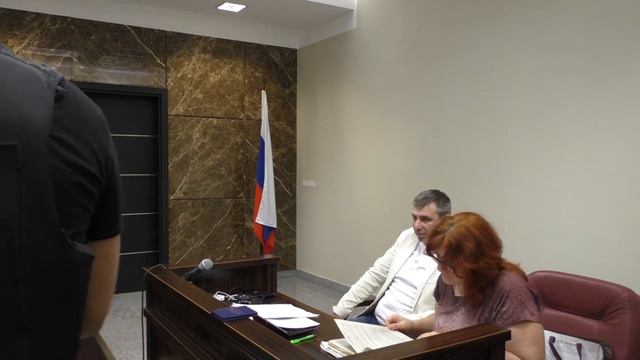 (ч.1) Указом Президента назначен судьей, но он объявил себя вне закона смотреть онлайн