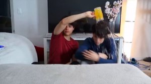 ПРАНК НАД БРАТОМ 24 ЧАСА | Stokes Twins на русском